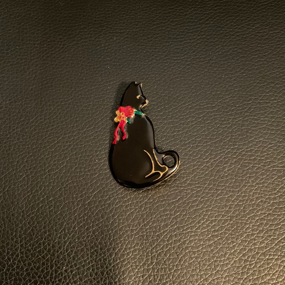 Vintage Gold Tone Black Enamel Cat Brooch signed Vero